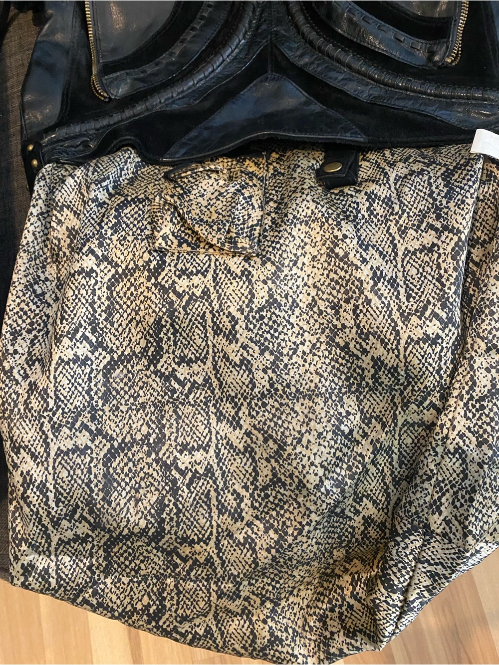 Vintage Y2K Steve Madden mixed media leather & suede hobo bag. 🔥🔥MSRP $128. - Picture 8 of 9